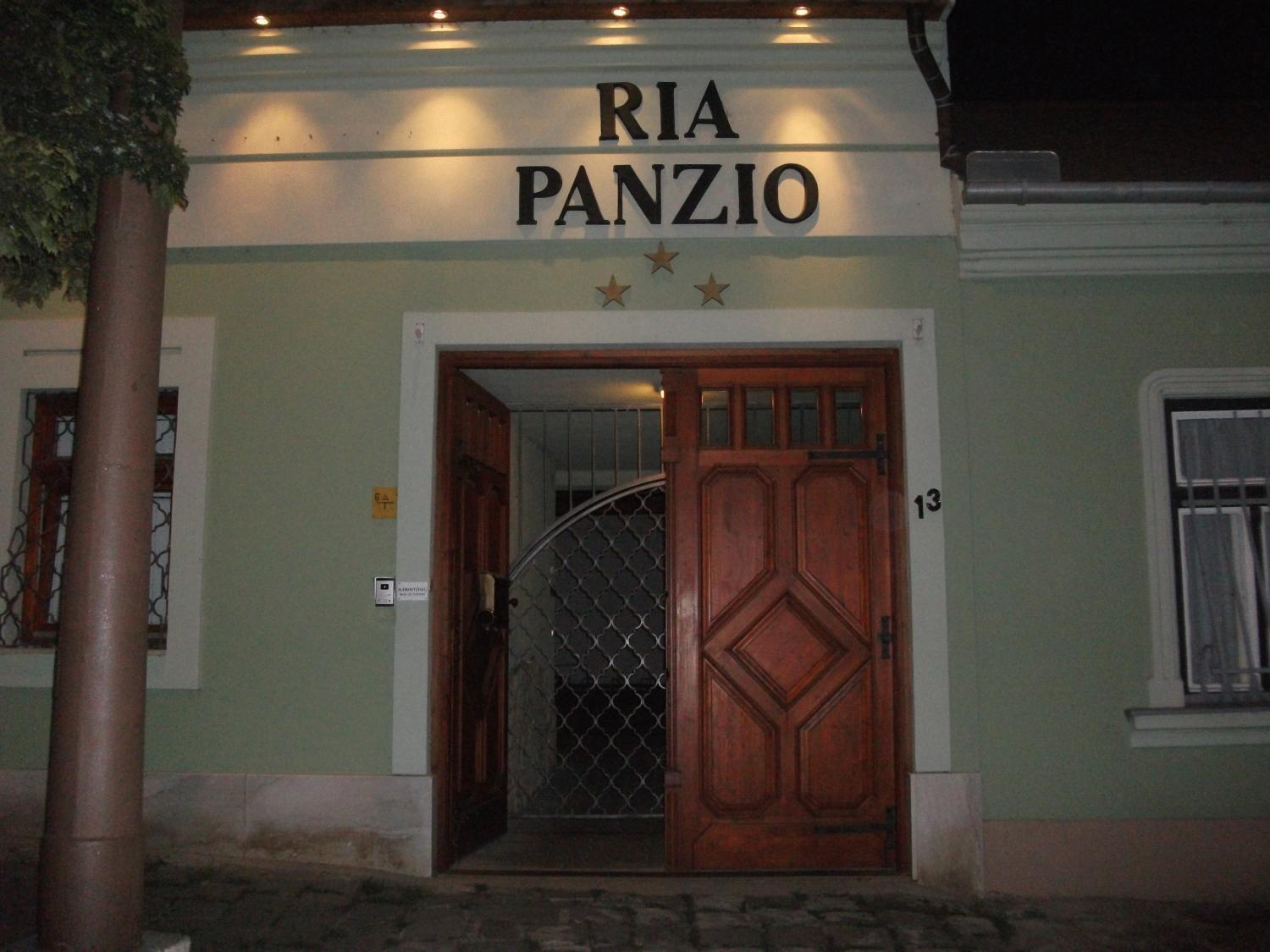 Bed and Breakfast Ria Panzio Естерґом Екстер'єр фото